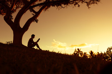 很灵的招桃花的方法 改变桃花运最好的办法