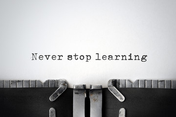 歌词那一天爸爸和妈妈离开了家歌名叫什么