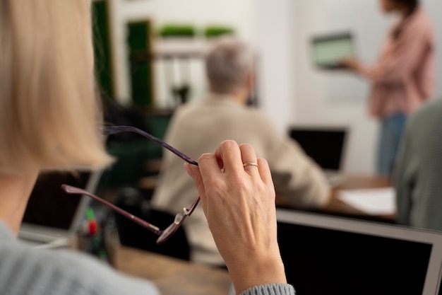 歌词那一天爸爸和妈妈离开了家歌名叫什么