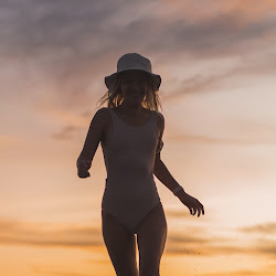 歌词那一天爸爸和妈妈离开了家歌名叫什么